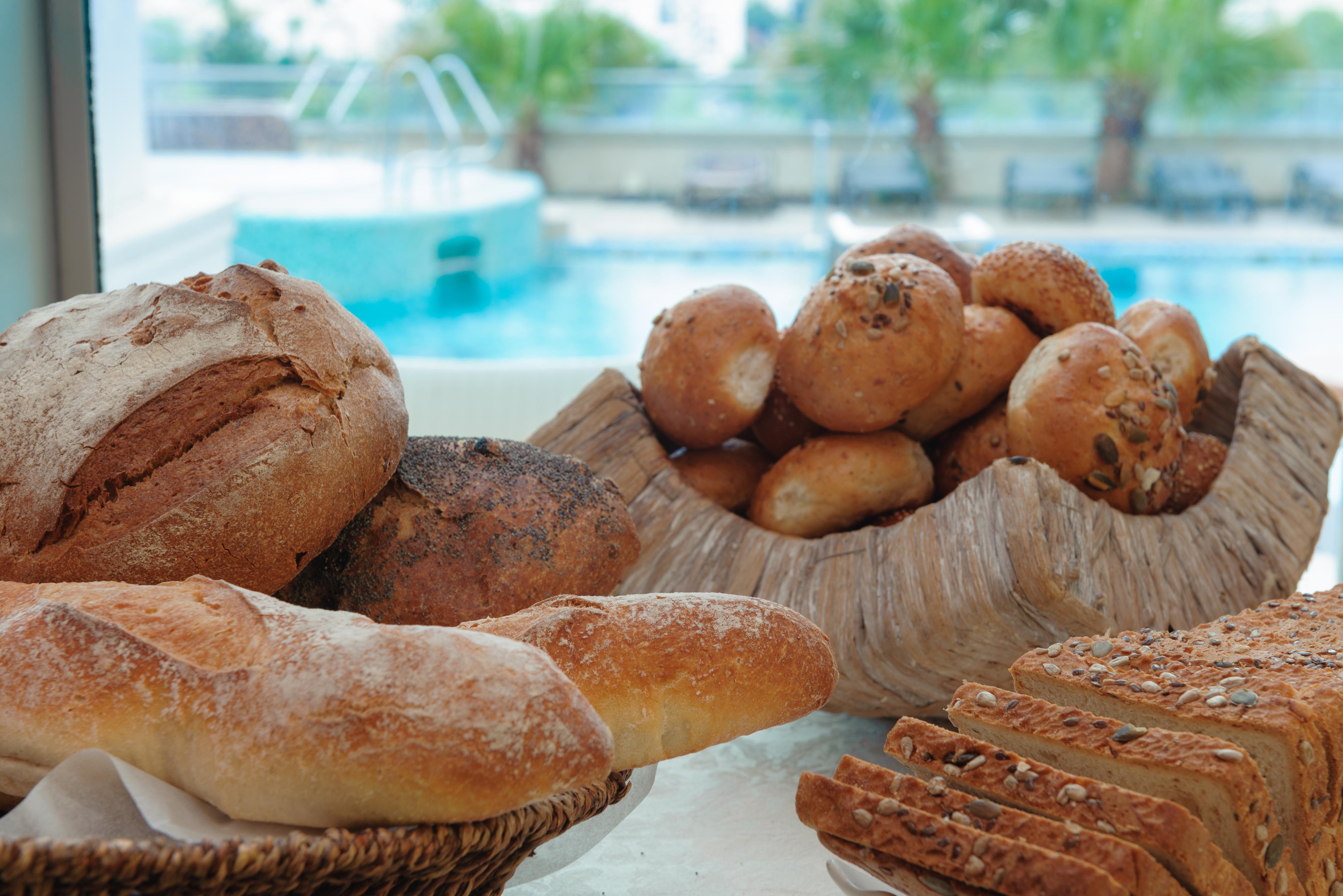 Leonardo City Tower Hotel Tel Aviv Giv'atayim Exterior foto Bread