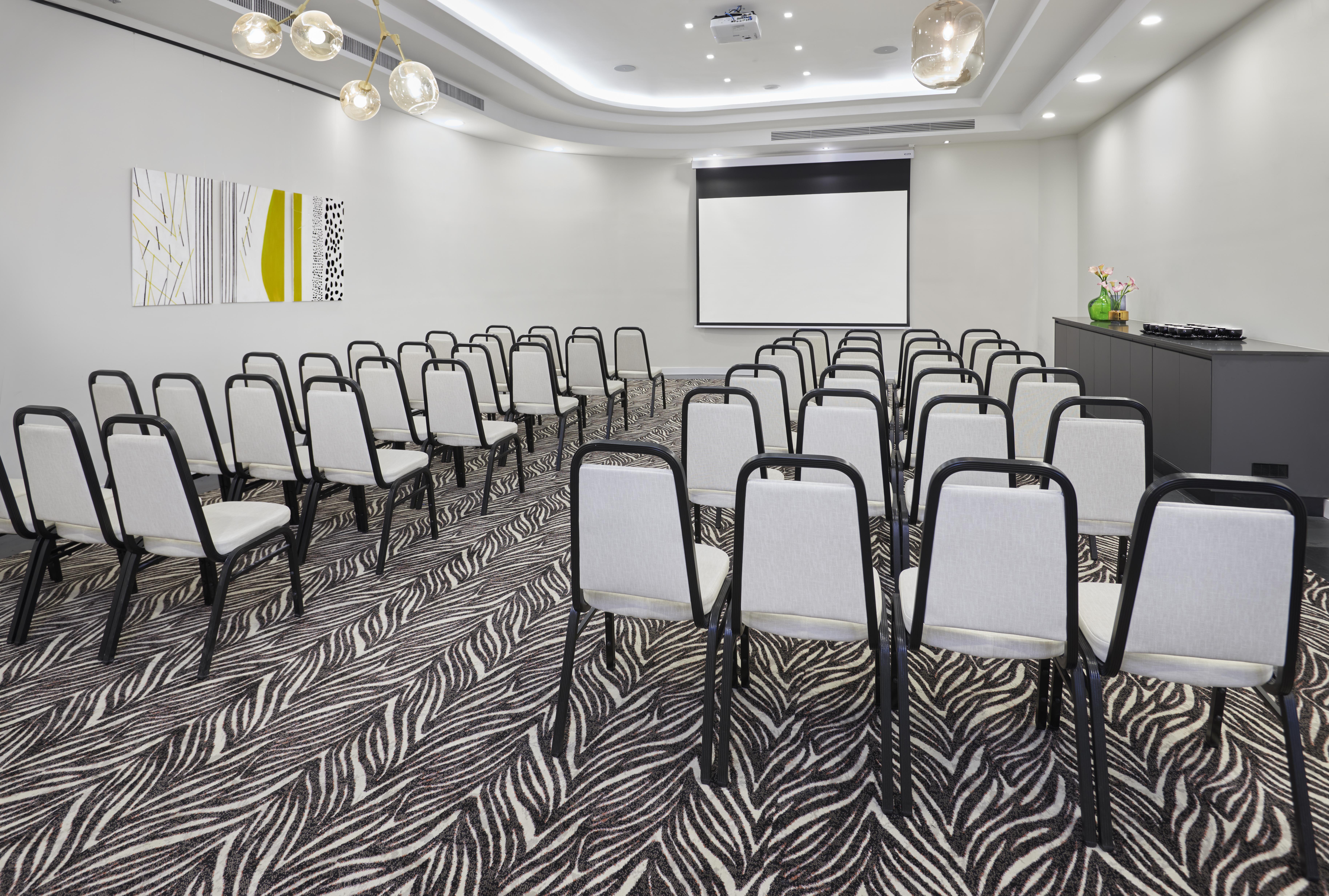 Leonardo City Tower Hotel Tel Aviv Giv'atayim Exterior foto Meeting room