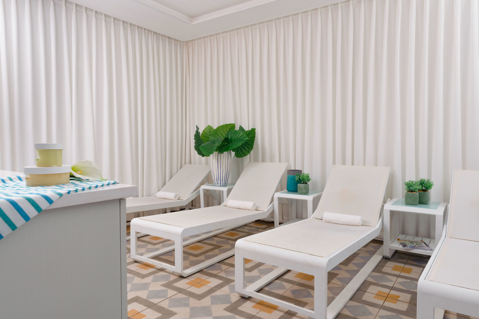 Leonardo City Tower Hotel Tel Aviv Giv'atayim Exterior foto Spa at The Ivy Hotel
