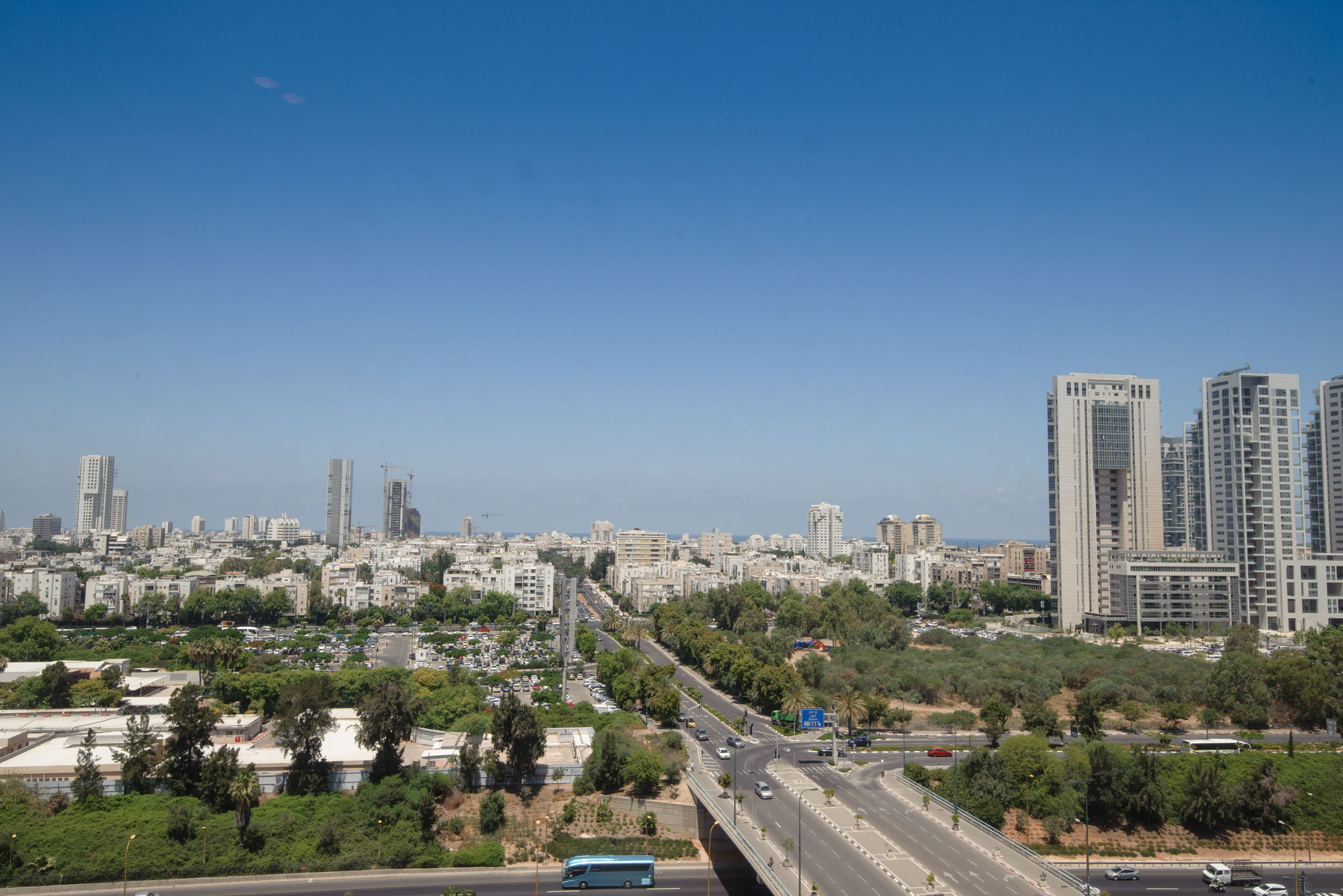 Leonardo City Tower Hotel Tel Aviv Giv'atayim Exterior foto View of Kiryat Jamir