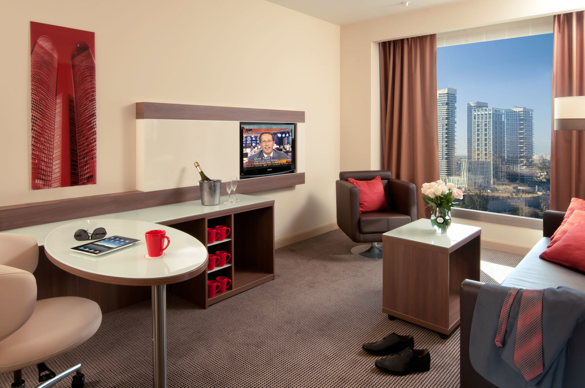 Leonardo City Tower Hotel Tel Aviv Giv'atayim Exterior foto A typical room at the Radisson Blu in Dubai