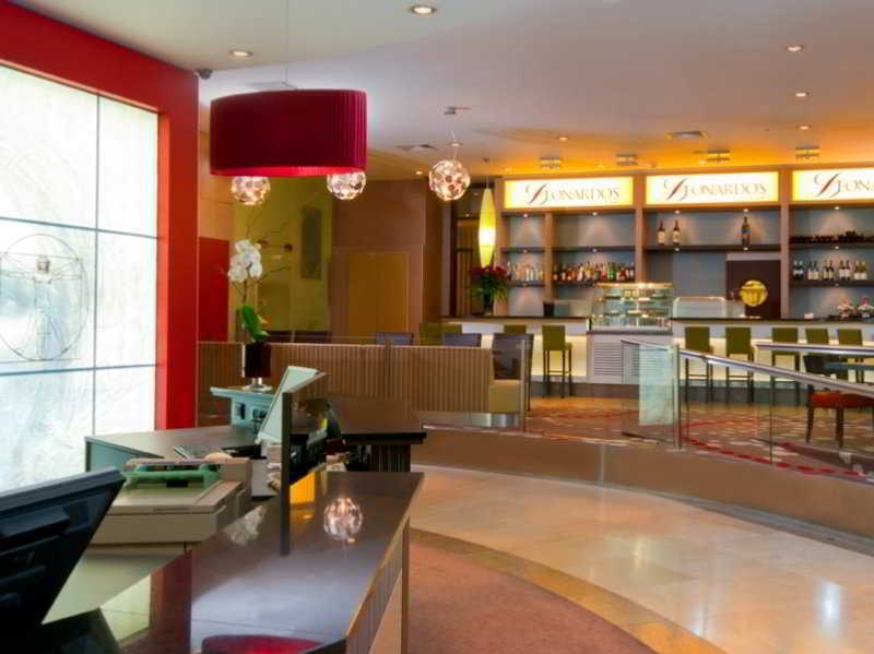 Leonardo City Tower Hotel Tel Aviv Giv'atayim Exterior foto The bar at the hotel